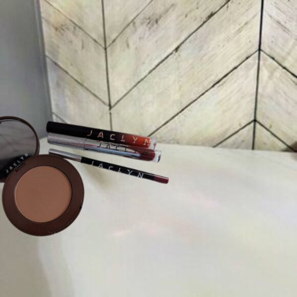 Jaclyn Cosmetics Bundle - Picture 1 of 2